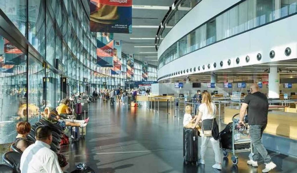 How early should I arrive for international flight