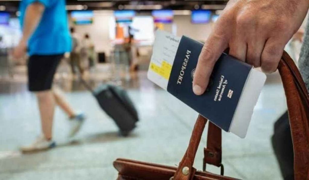 How early should I arrive for international flight