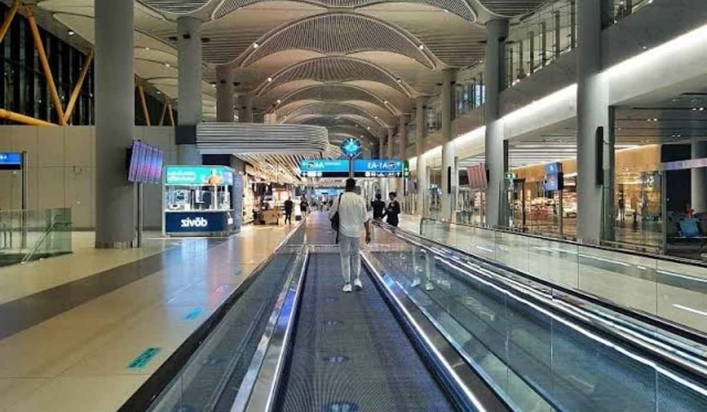 how does customs work with connecting flights