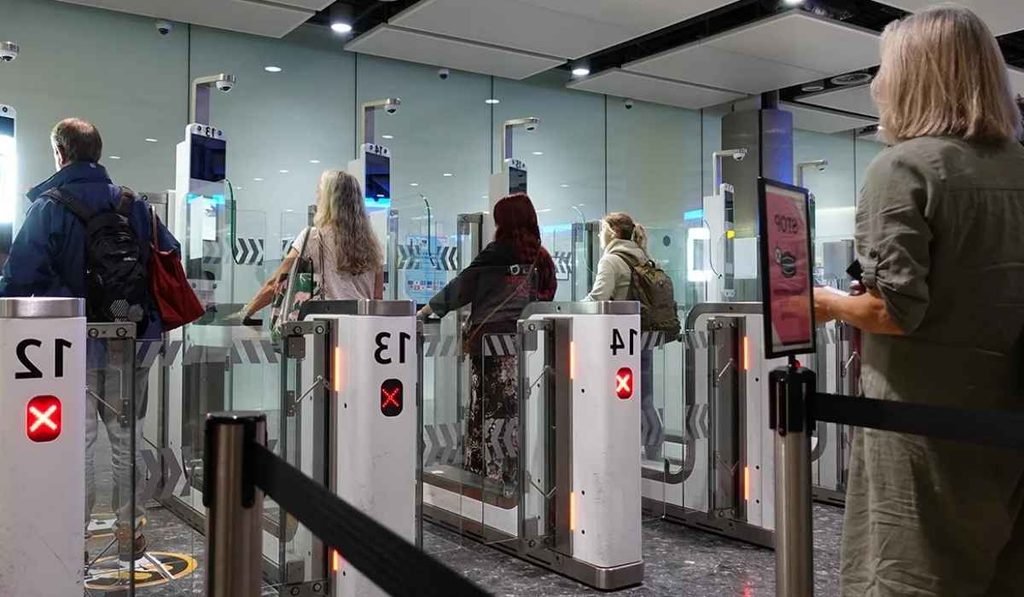 how does customs work with connecting flights