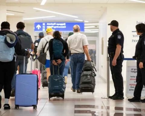 how does customs work with connecting flights