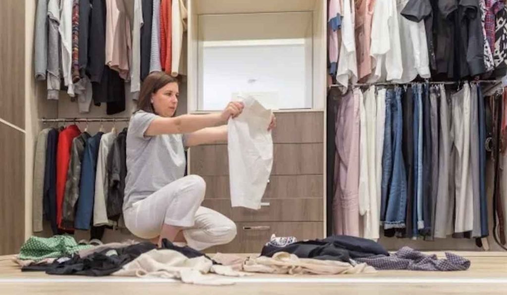 easiest way to declutter clothes