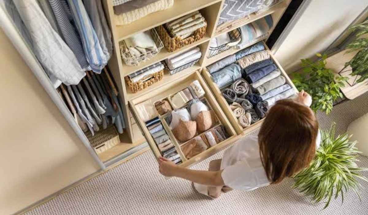 easiest way to declutter clothes