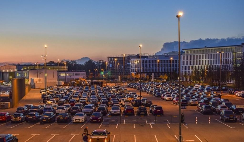 how to find cheap airport parking