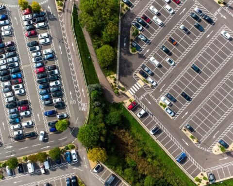 how to find cheap airport parking