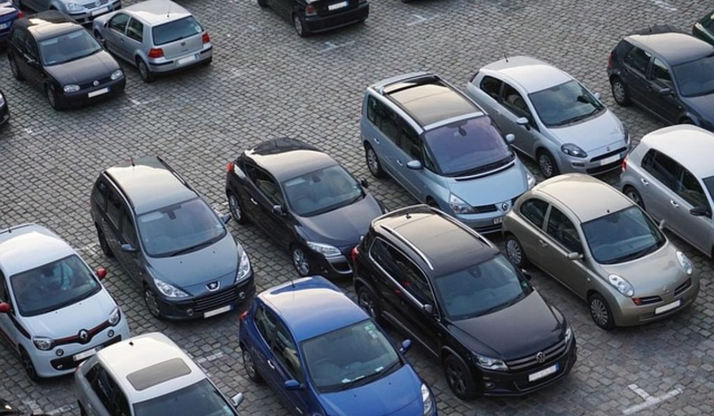 how to find cheap airport parking